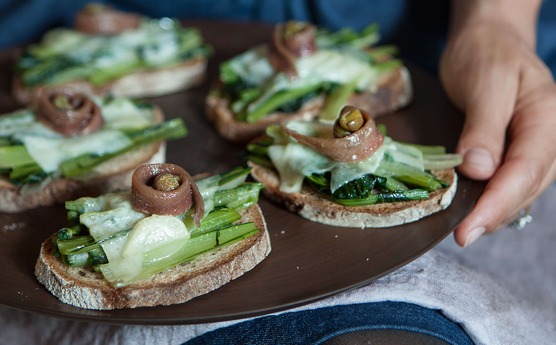 Bread Croutons with Bitter Chicory, Provolone Cheese and Anchovies