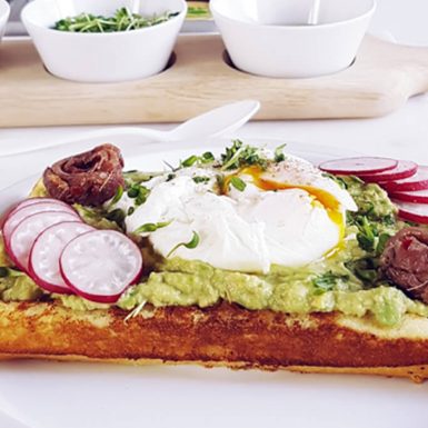 Avocado Waffles con salsa Alici Double al peperoncino