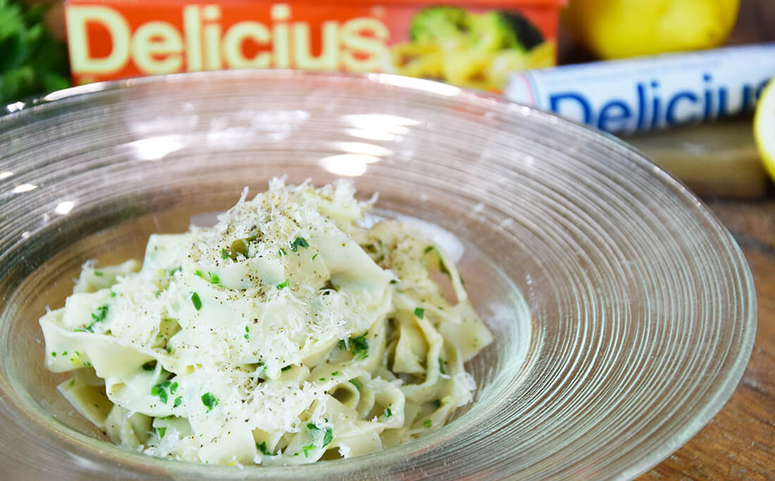 Tagliatelle di Pasta di Acciughe in Salsa Gremolada