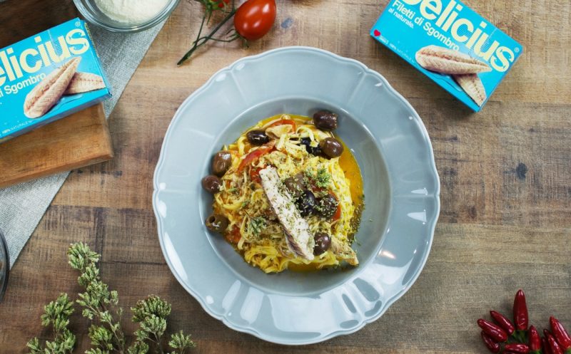 Squared Spaghetti with Mackerel, cherry tomatoes, olives, capers and oregano