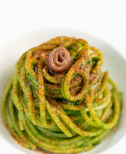 Spaghetti with Parsley, Chilli Pepper and Anchovies