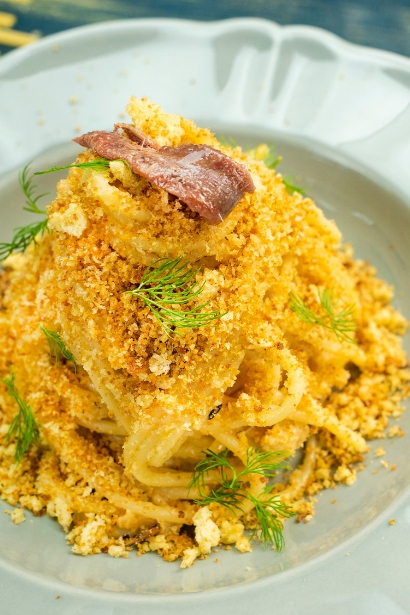 Breadcrumbs and Delicius Anchovies Pasta