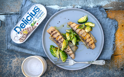 Smocked mackerels with Brussels sprouts