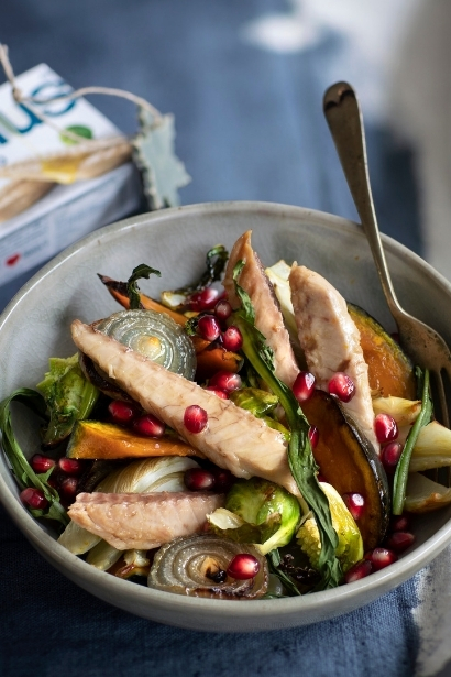 Insalata di verdure al forno con gli sgombri