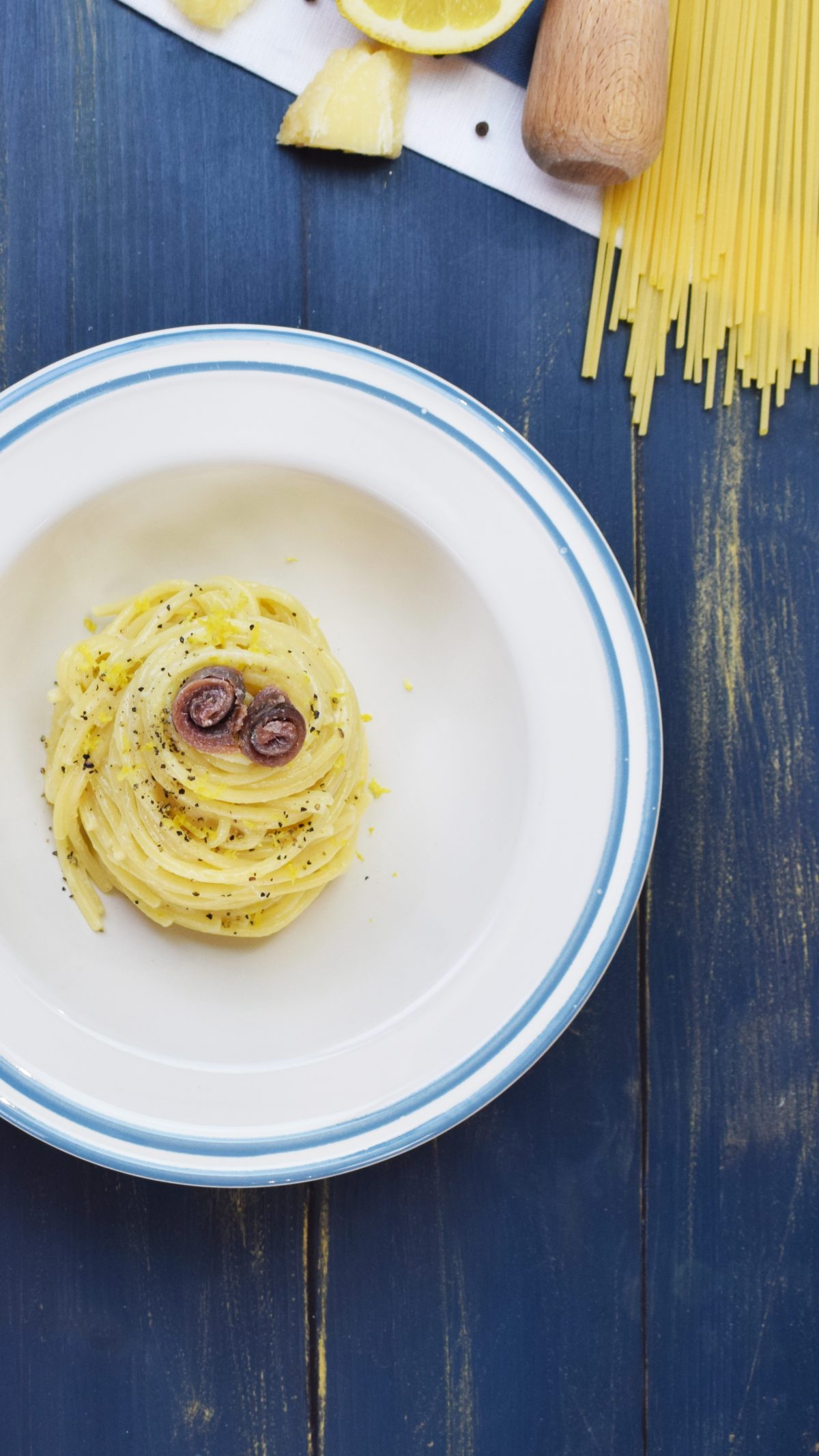 Spaghettoni cacio, pepe, limone e Alici