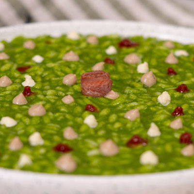 Risotto alle cime di rapa con salsa alle alici, pesto di pomodori secchi e salsa alle mandorle