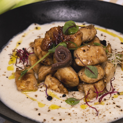 Chicken bites in beer served with a fennel, herbs and Delicius anchovies cream