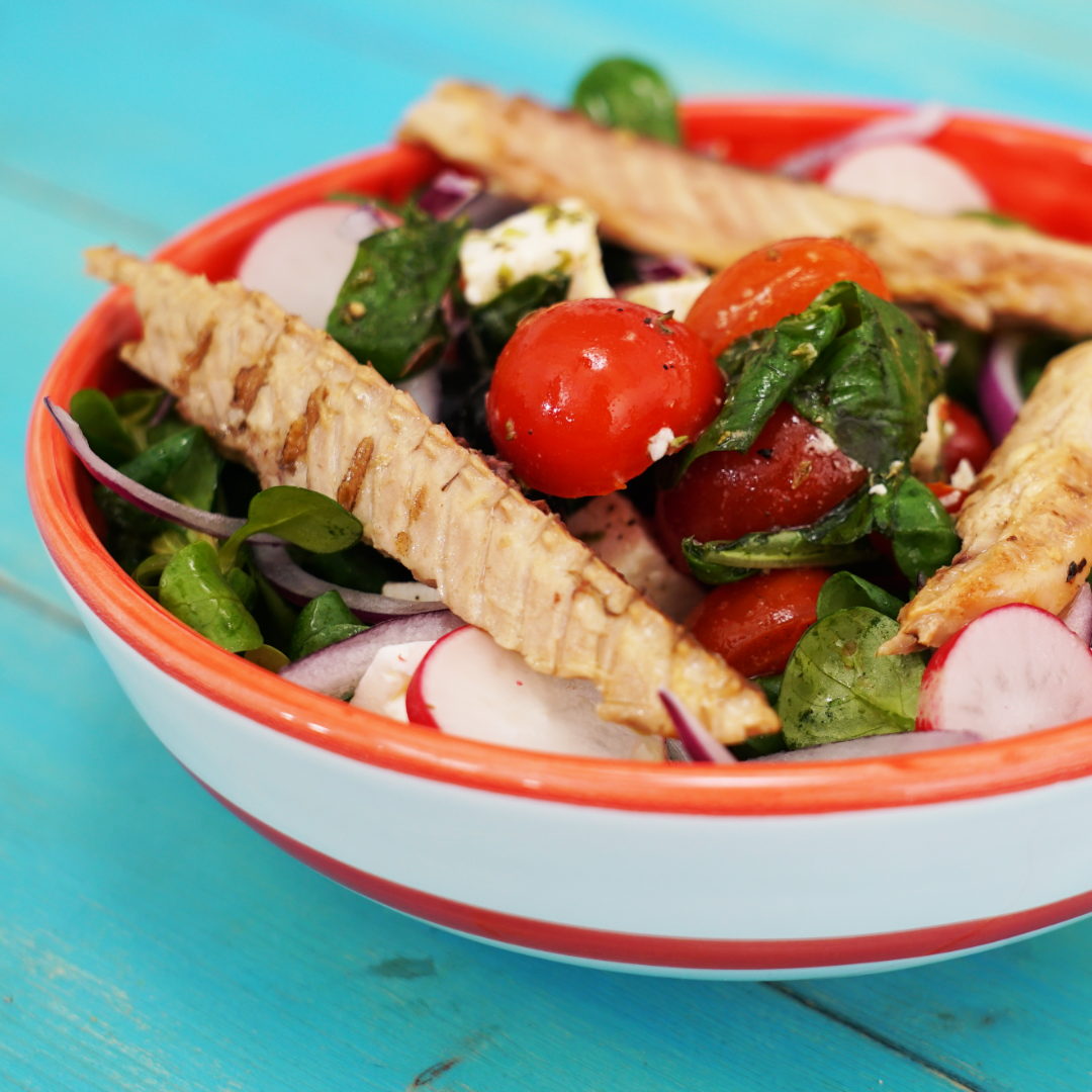 Insalata Primavera con Filetti di Sgombro Grigliato in olio di oliva