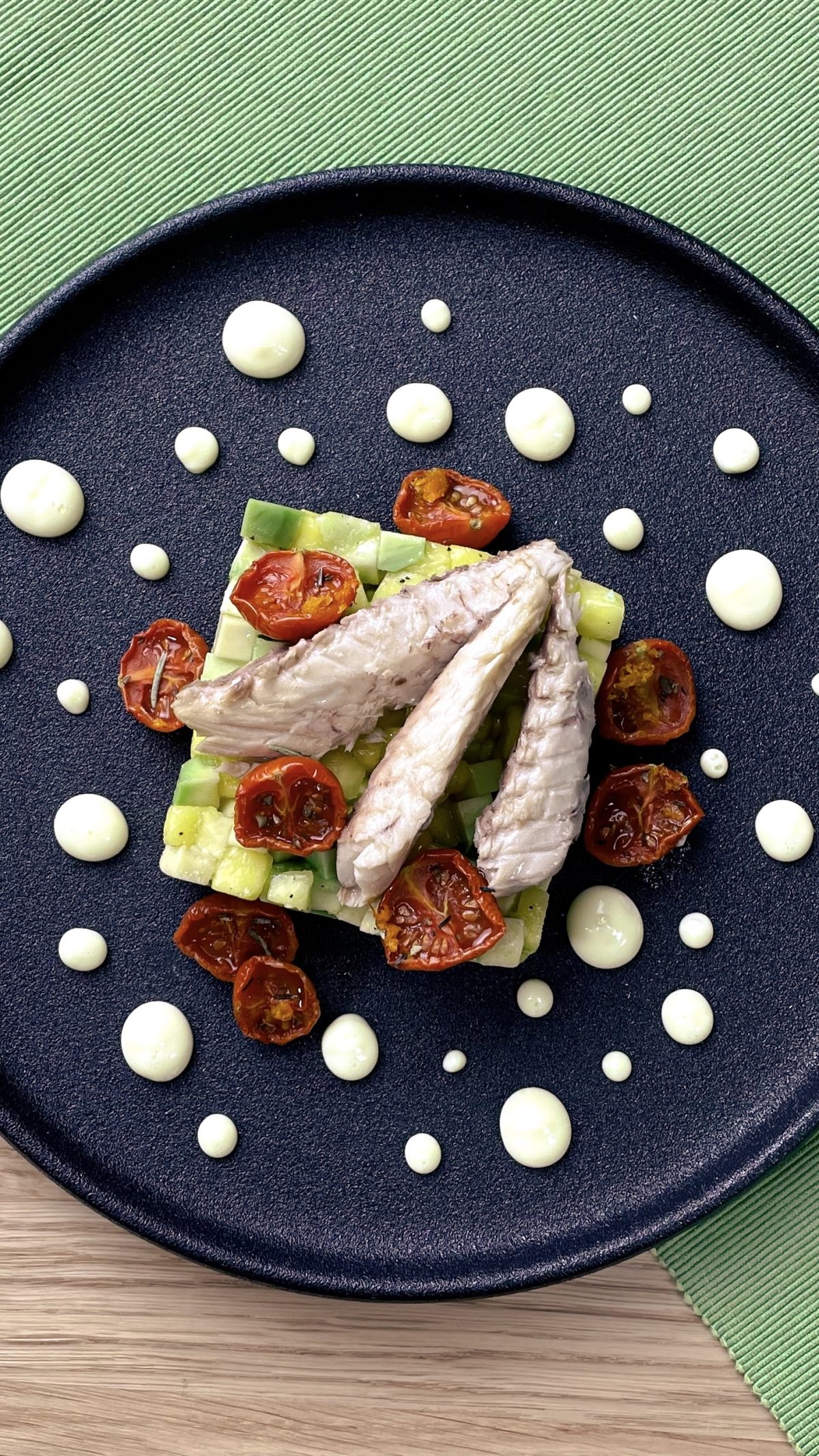 MANGO AND AVOCADO TARTARE WITH SPICY MACKEREL FILLETS