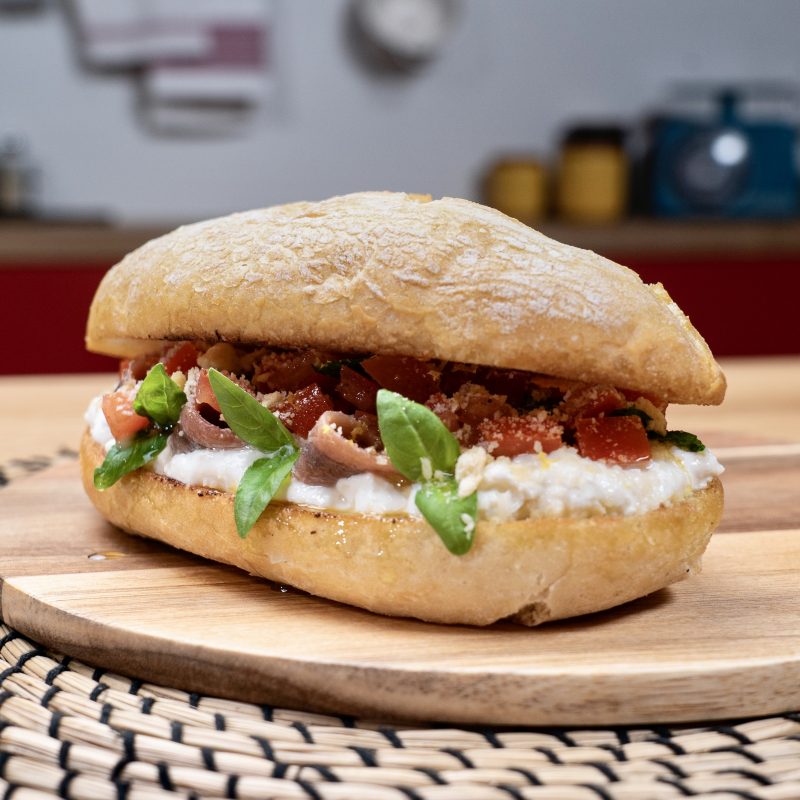 Sandwich with tomato tartare, stracciatella cheese, Delicius anchovy fillets from Sicily and crispy breadcrumbs