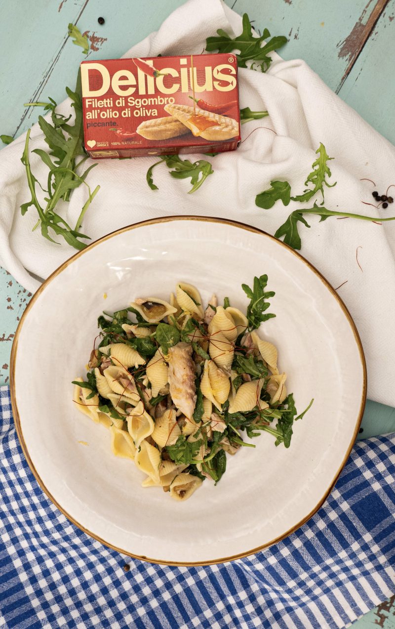 Cold pasta with spicy mackerel, eggplant, arugula, and mint