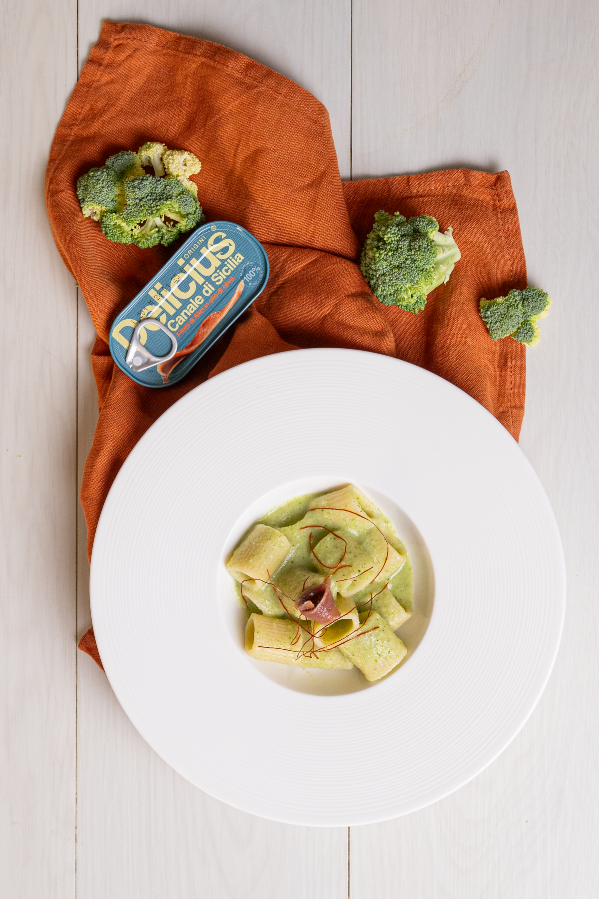 Mezzamanica con crema di broccoli e patate e alici di Sicilia