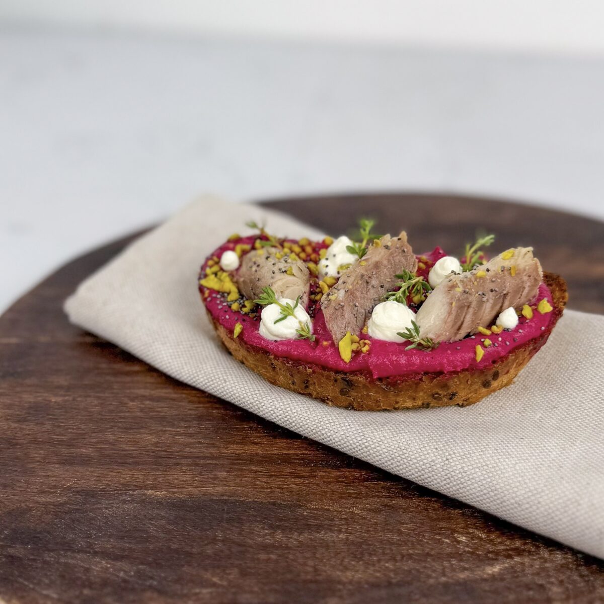 Bruschette, Hummus di ceci e Sgombro Delicius al naturale