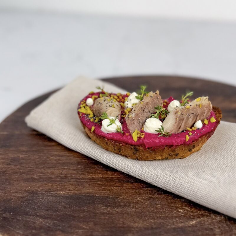 Bruschette, Hummus di ceci e Sgombro Delicius al naturale