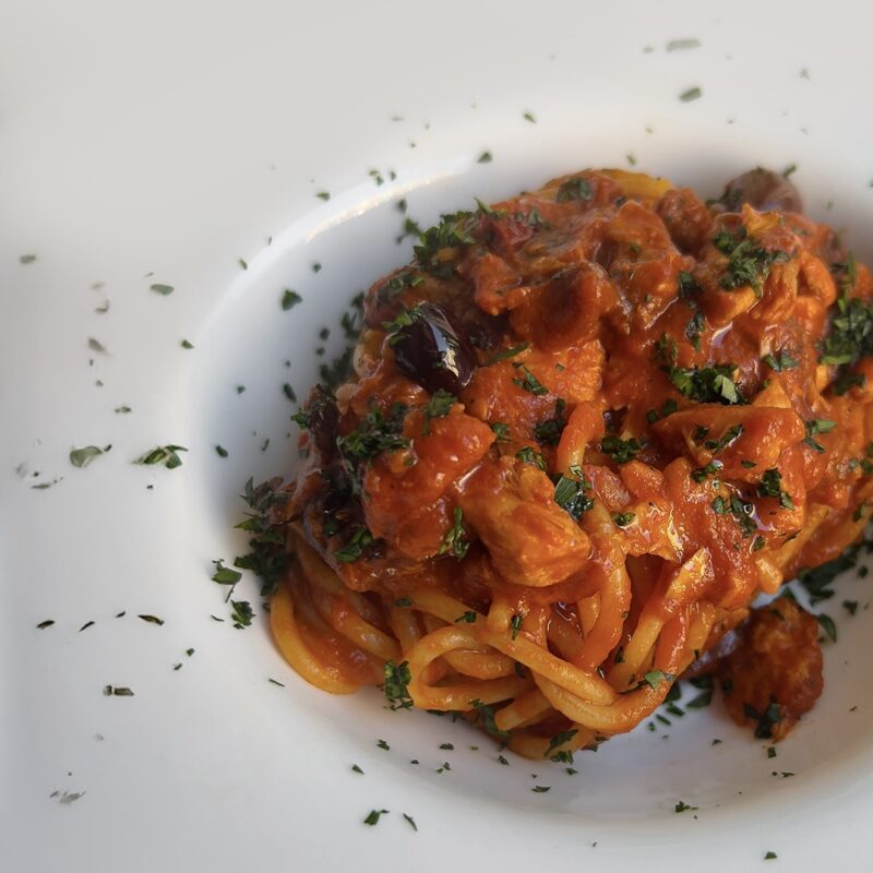 Spaghetti al ragù di sgombro
